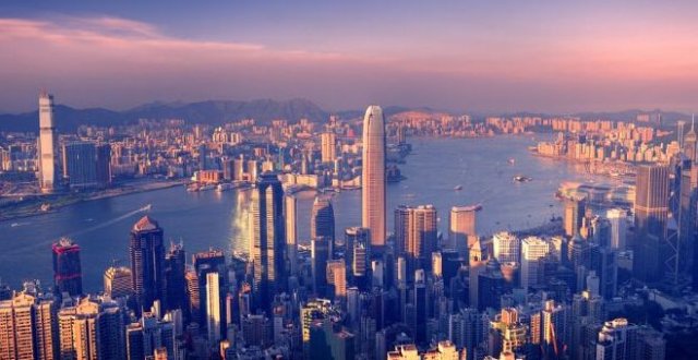 实探！香港楼市持续火爆背后，资金“暗道”藏重重风险！
