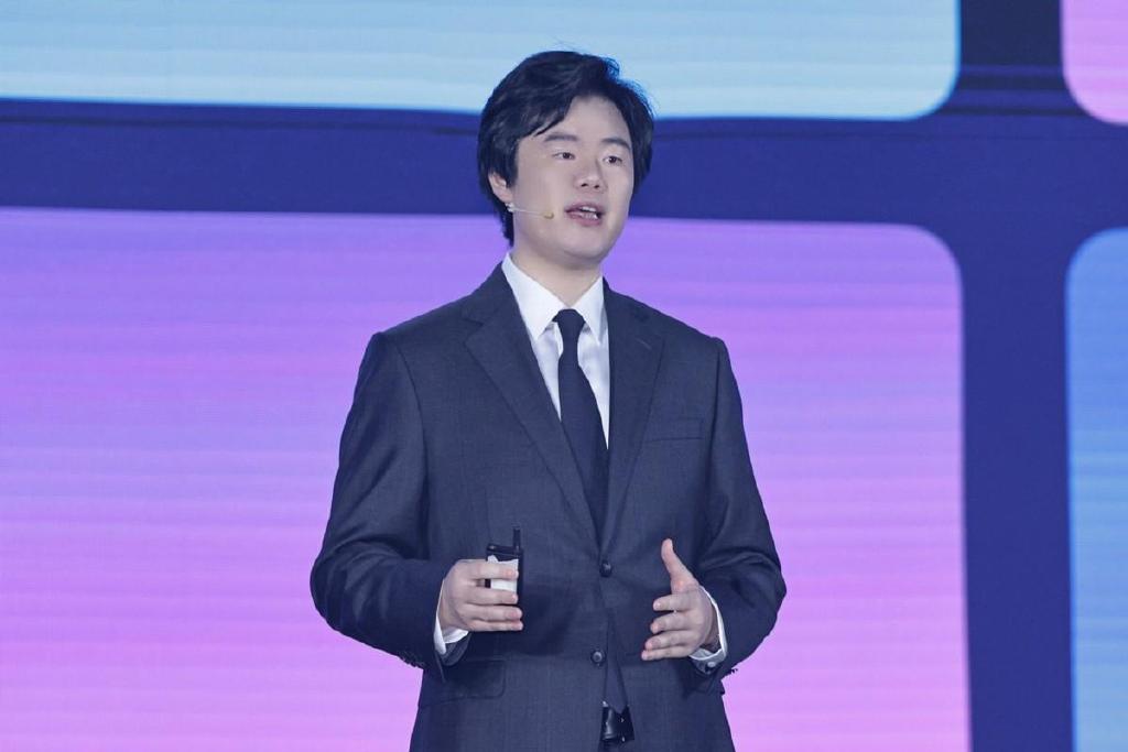 大幅降低开发门槛！李彦宏带来“三步开发一个原生应用”的新工具