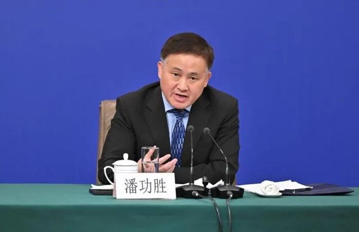 央行等三部门：从金融机构和商户两端发力 推动多种支付方式在商业领域推广应用