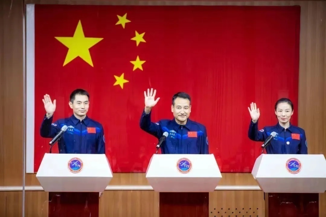 “中国航天日”临近 首任航天员大队长及抖音达人为乡村青少年带来“流动科学课”