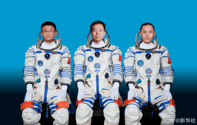 新华社快讯：中国航天员乘组完成在轨交接 神十七航天员即将天外归来