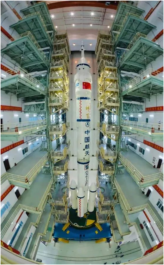我国首个液体火箭发动机垂直高空模拟试验台完成考台