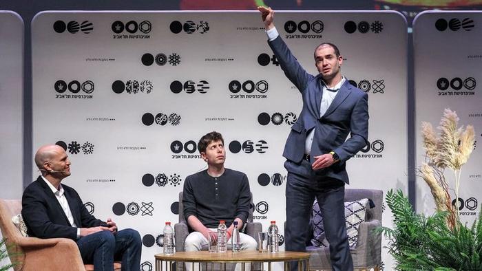 “AI教父”背书，13位OpenAI、谷歌现任及前任员工联名警告：AI失控或导致人类灭绝