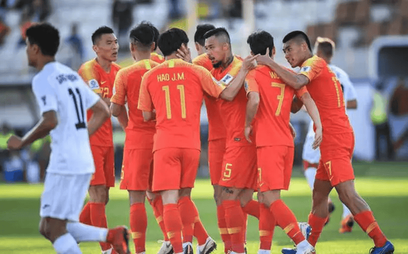 国足返程，20多名球迷接机！4天后对战沙特，门票最高1680元，已不支持退票