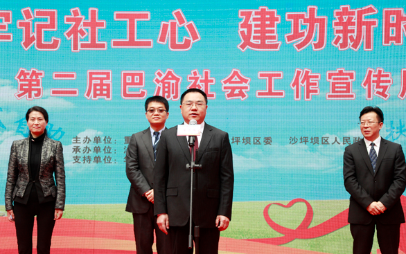 方虹大使拜会老挝劳动与社会福利部部长贝坎