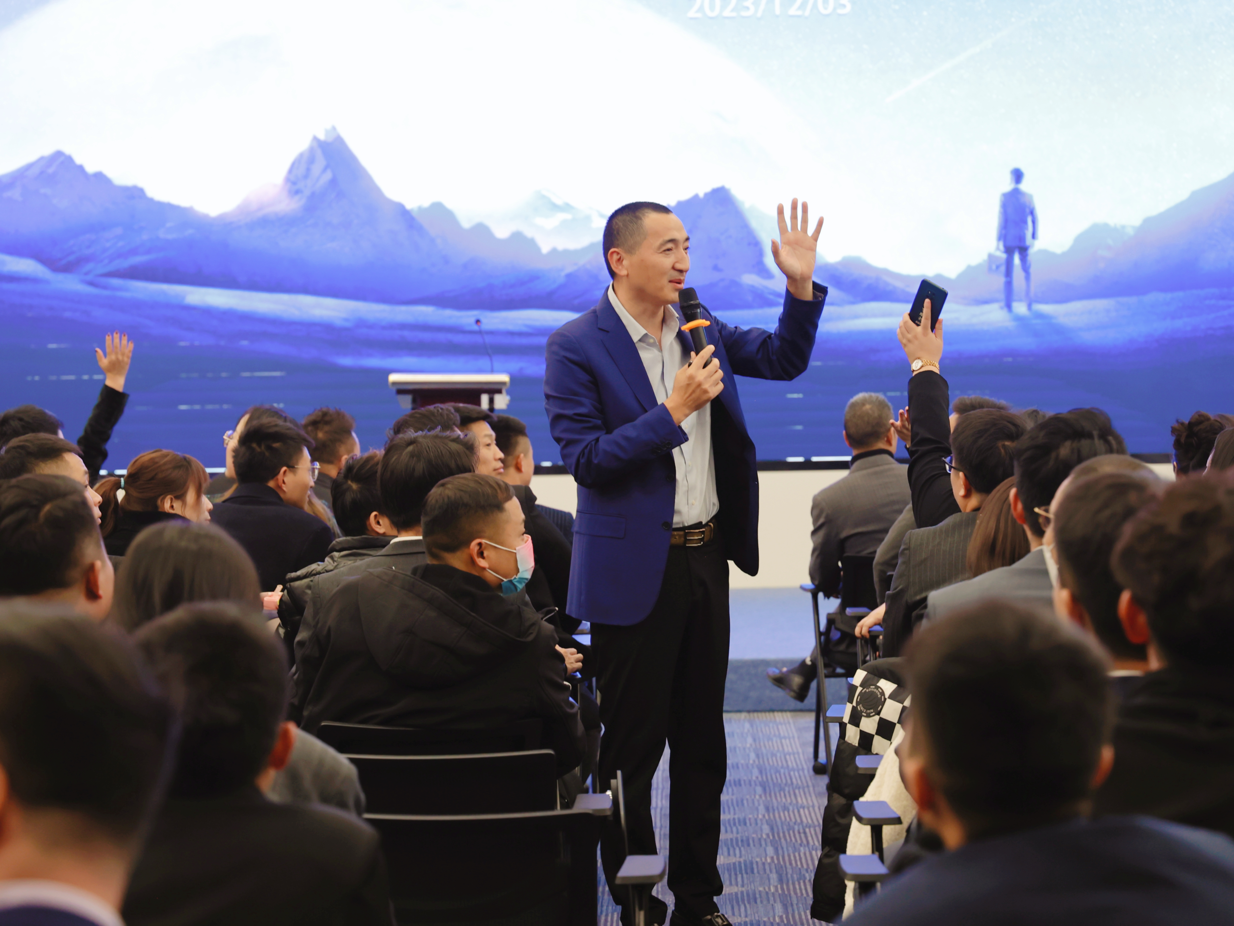 研究发现，监管环境是爱基金行业增长面临的最大问题