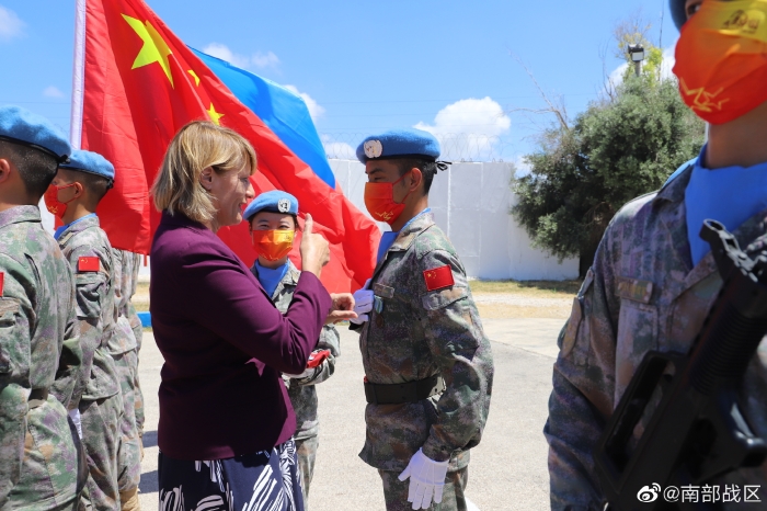 以军坦克强行闯入联黎部队营地！以色列总理此前敦促联合国从战区撤出联黎部队