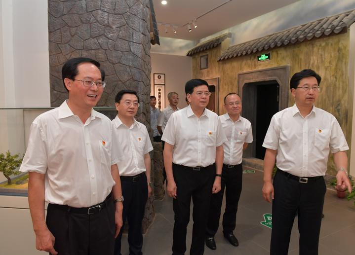 广东省委书记召开产业发展座谈会！华为、月之暗面、兔展智能等参会