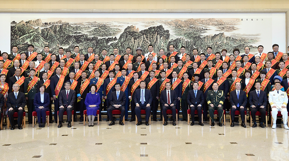 习近平会见国际工商界代表