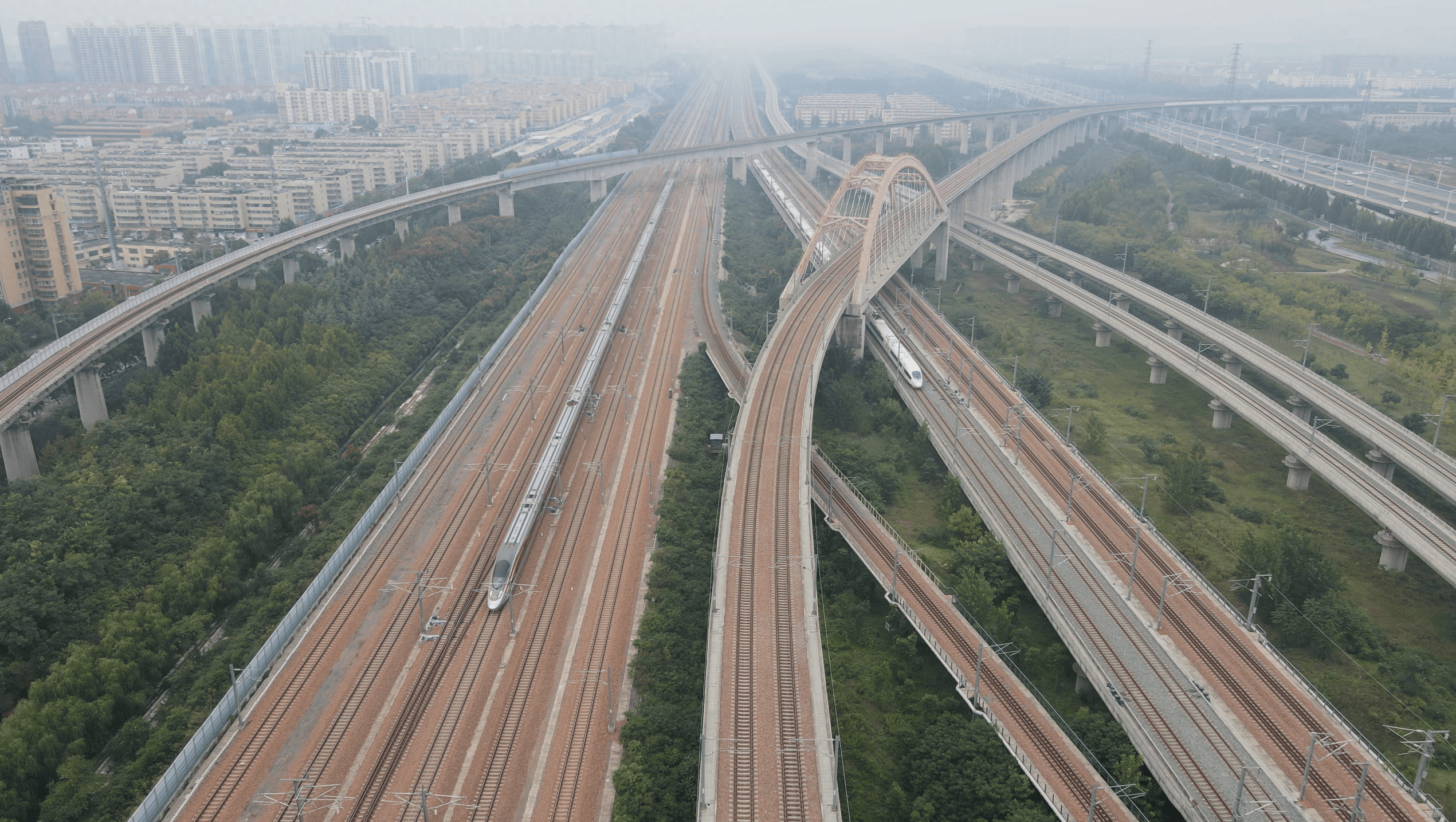 铁路五一假期运输旅客发送量累计超1亿人次