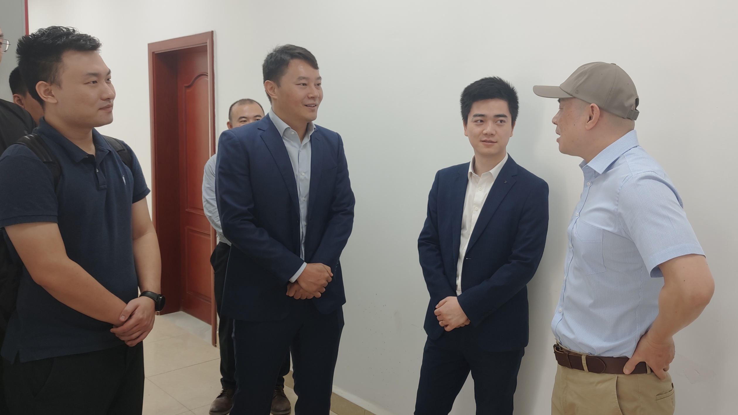 驻乍得大使王晰宁会见乍青年和体育部部长隆尼
