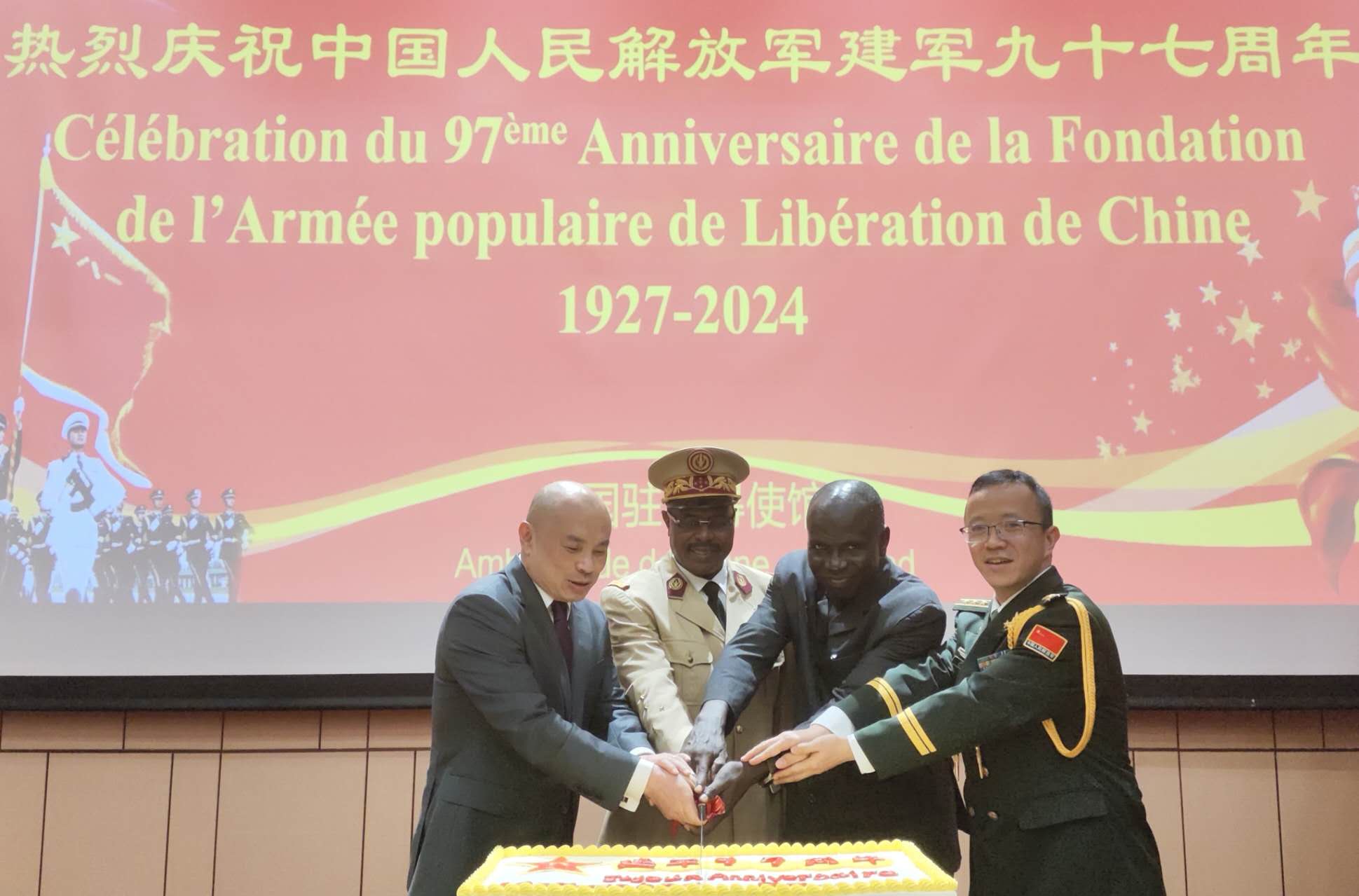驻乍得大使王晰宁会见乍青年和体育部部长隆尼