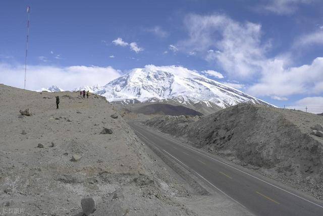 海关总署副署长吴海平会见阿富汗临时政府工商部副部长扎希德