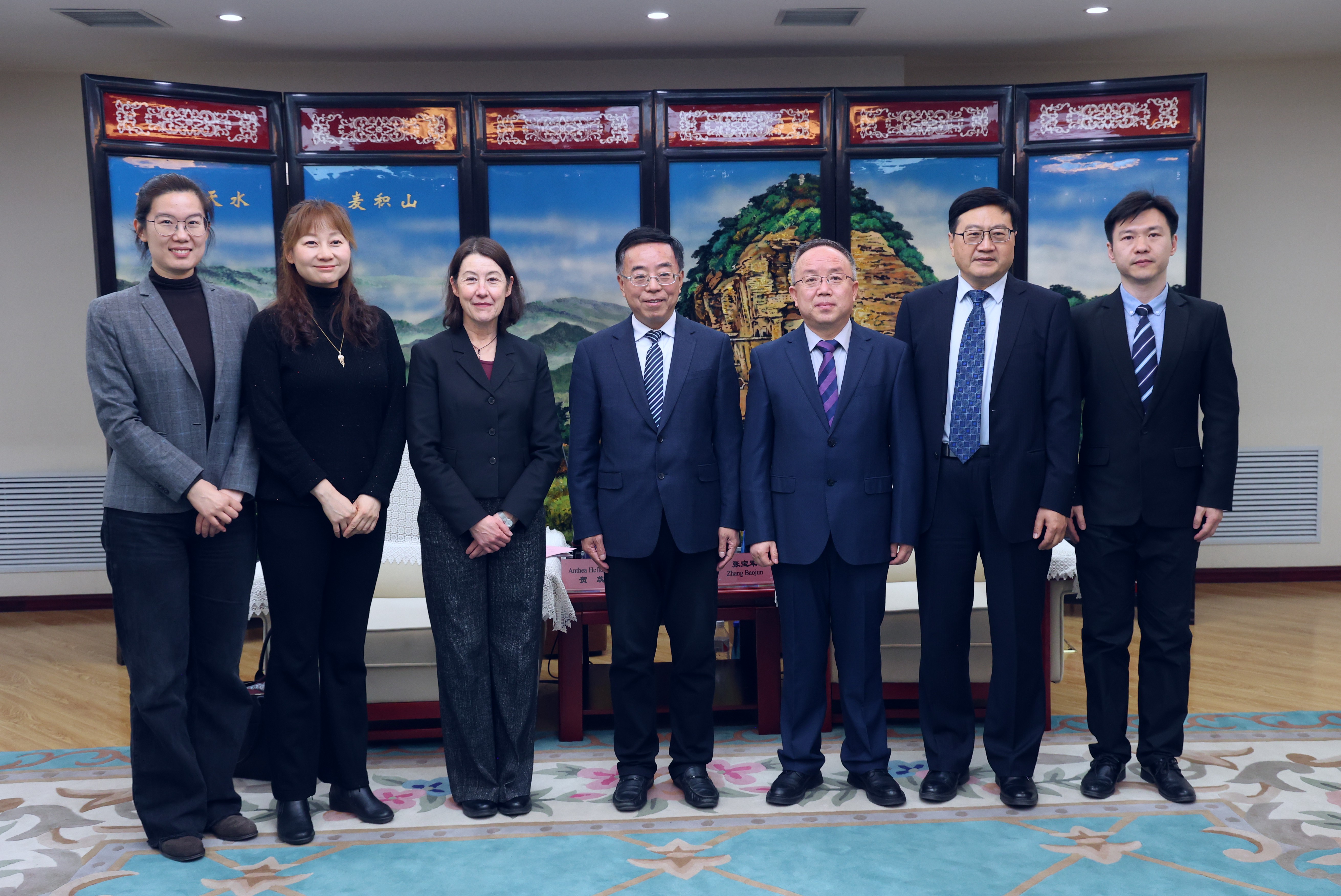 驻塞拉利昂使馆王鹏参赞出席第三届非洲南南与三方合作高级别论坛第八环节及闭幕式