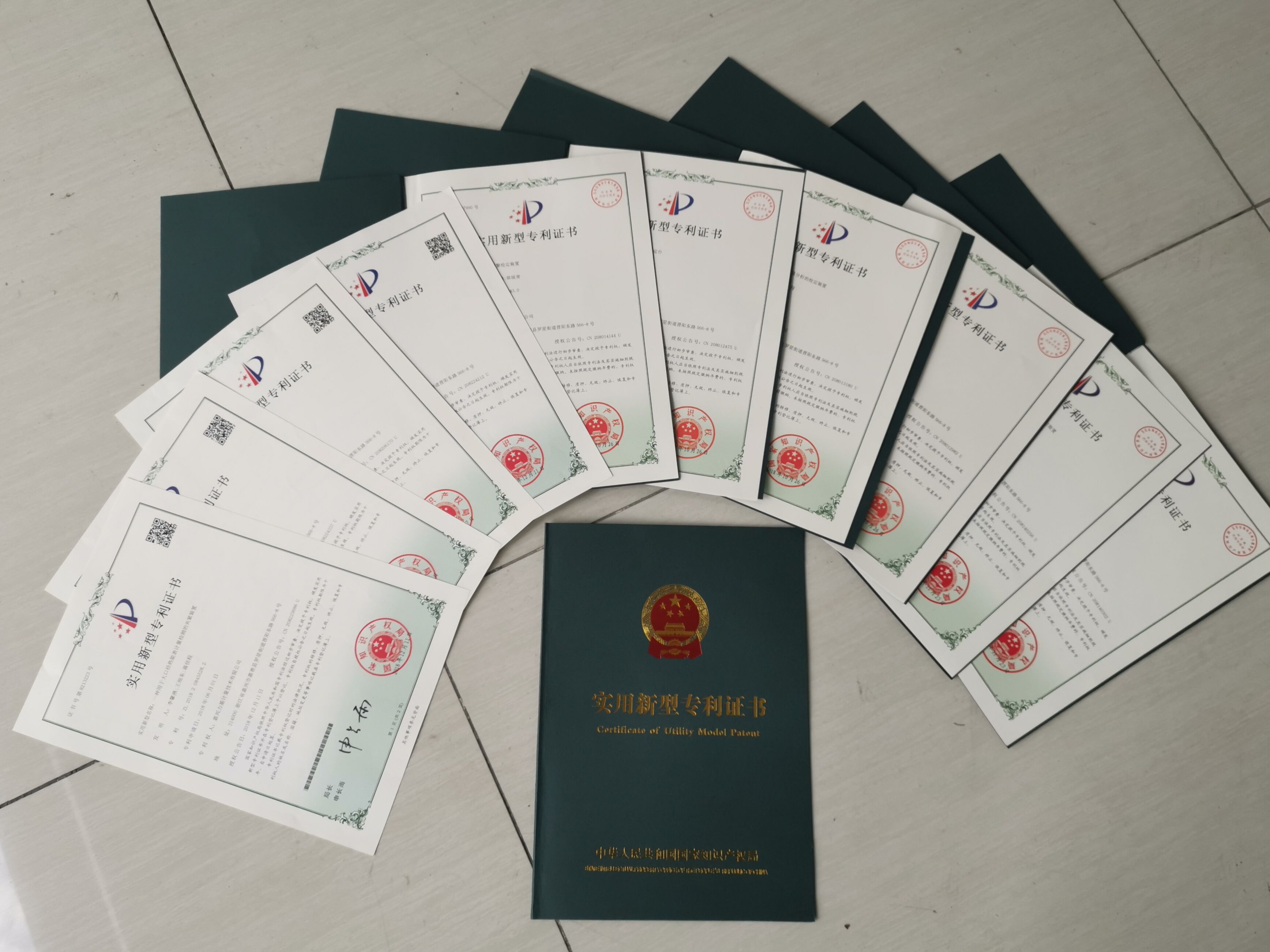 奥特维获得实用新型专利授权:“一种背板覆膜设备”