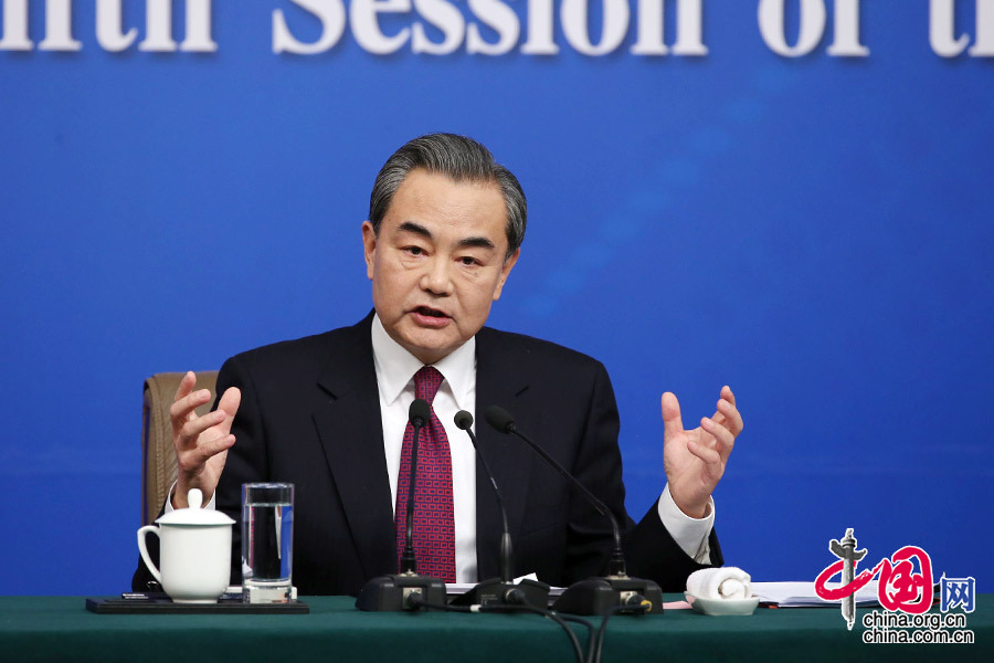 外交部长王毅会见密克罗尼西亚联邦外长罗伯特