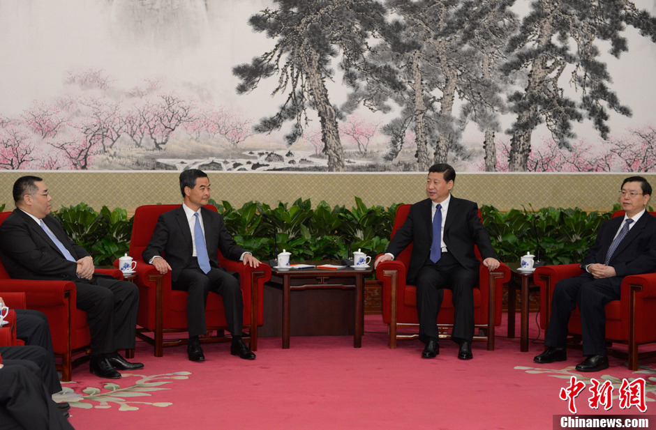 习近平会见哥伦比亚总统佩特罗