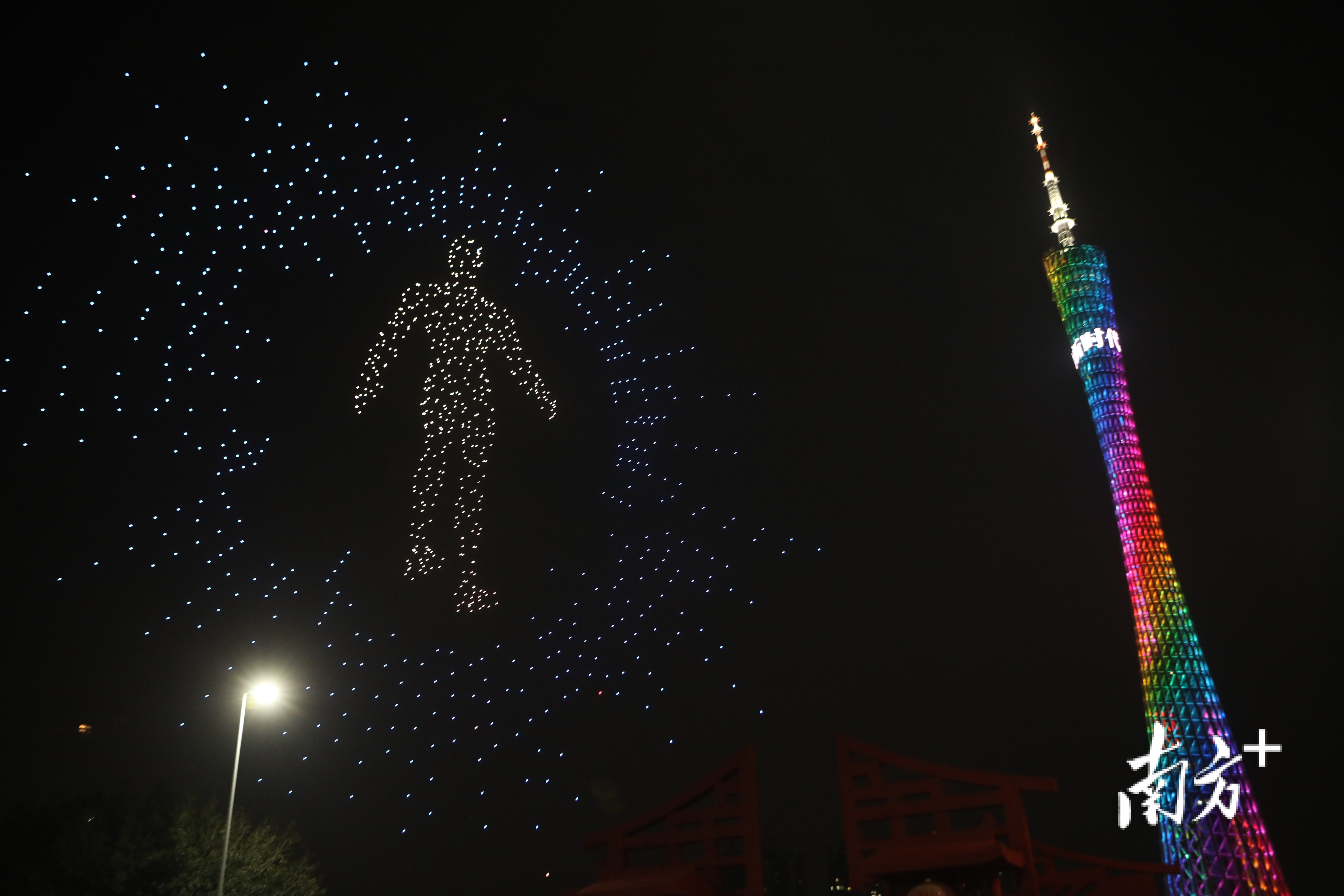 千机闪耀成都夜空，共鉴携程Envision.2025全球合作伙伴欢迎盛典