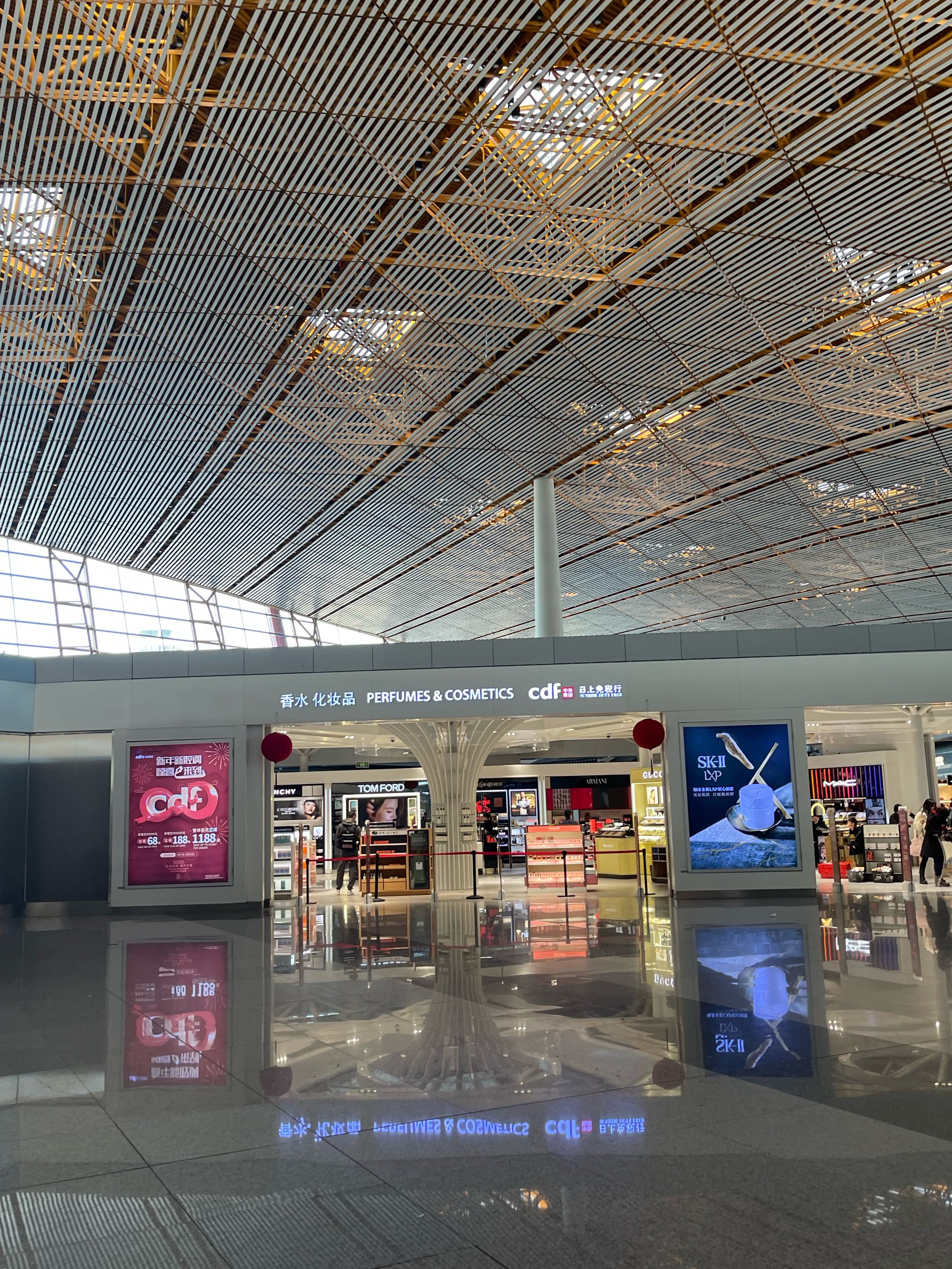 武汉首家市内免税店正式开业运营