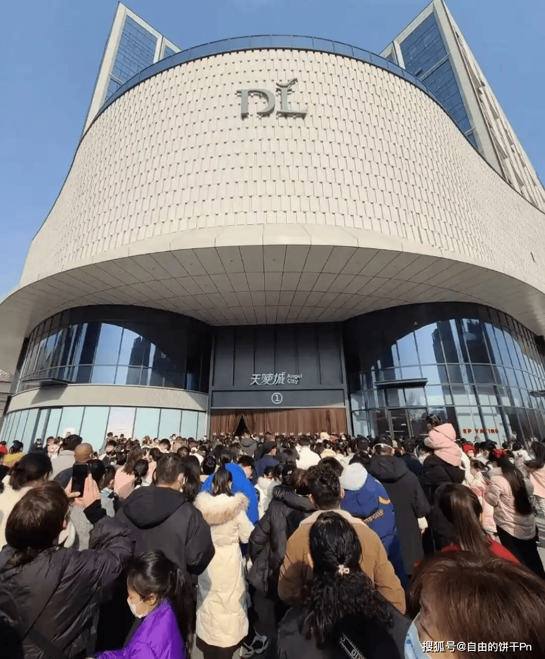 胖东来"红内裤"事主被判赔40万，道歉30天！