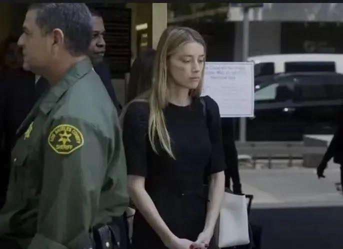 马斯克眼角淤青进白宫！