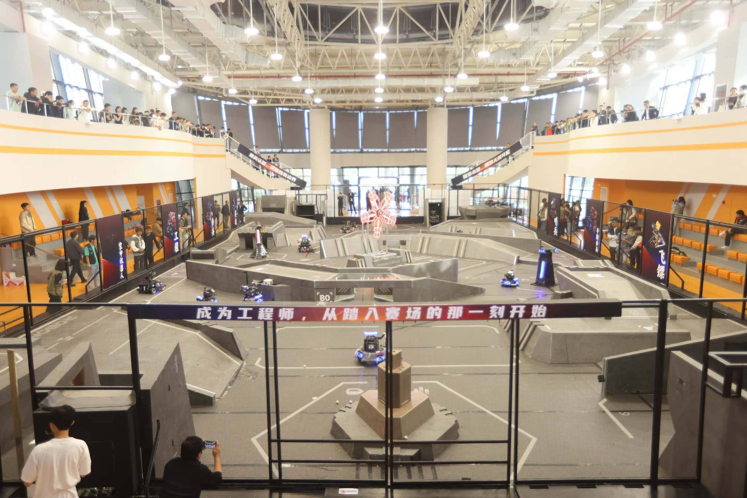 这里有一场机器人派对：“世界机器人嘉年华”在武汉举行