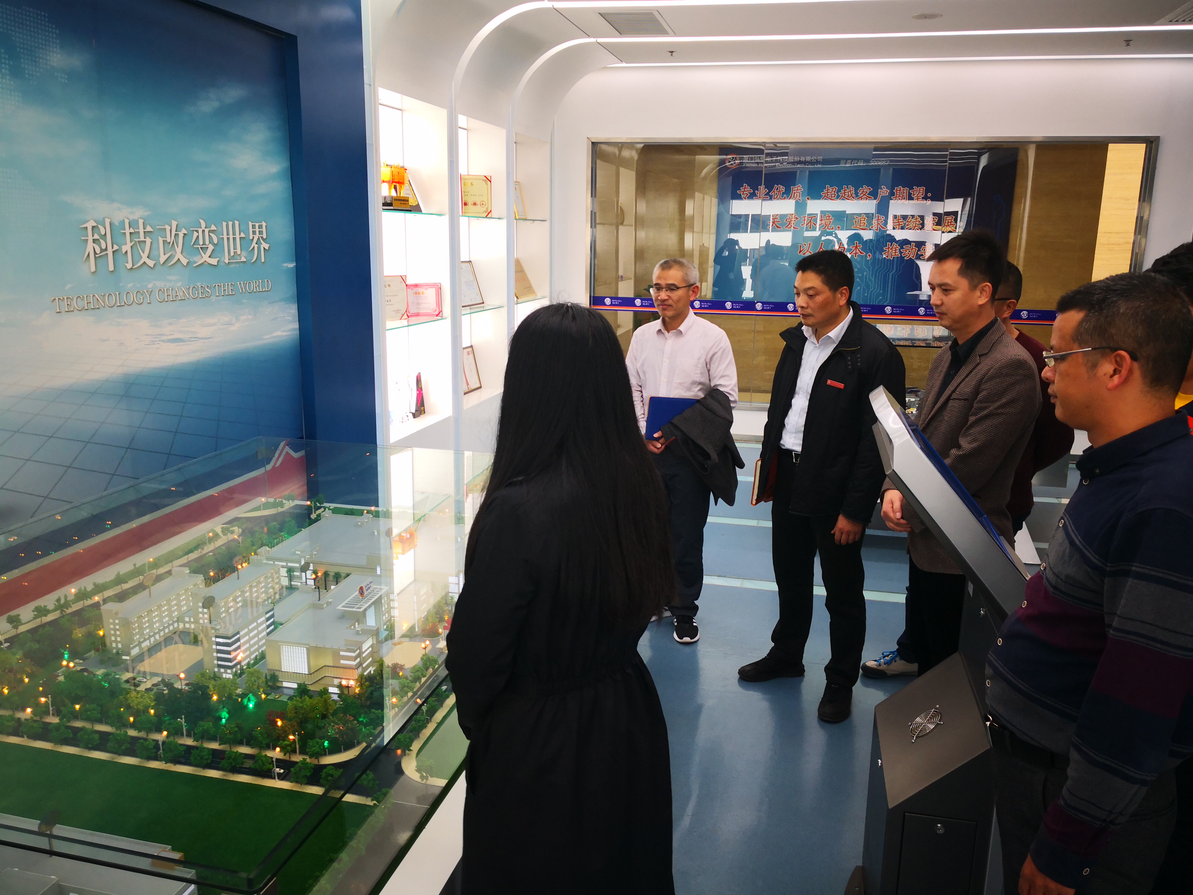 弘信电子大宗交易成交7.50万股 成交额202.88万元