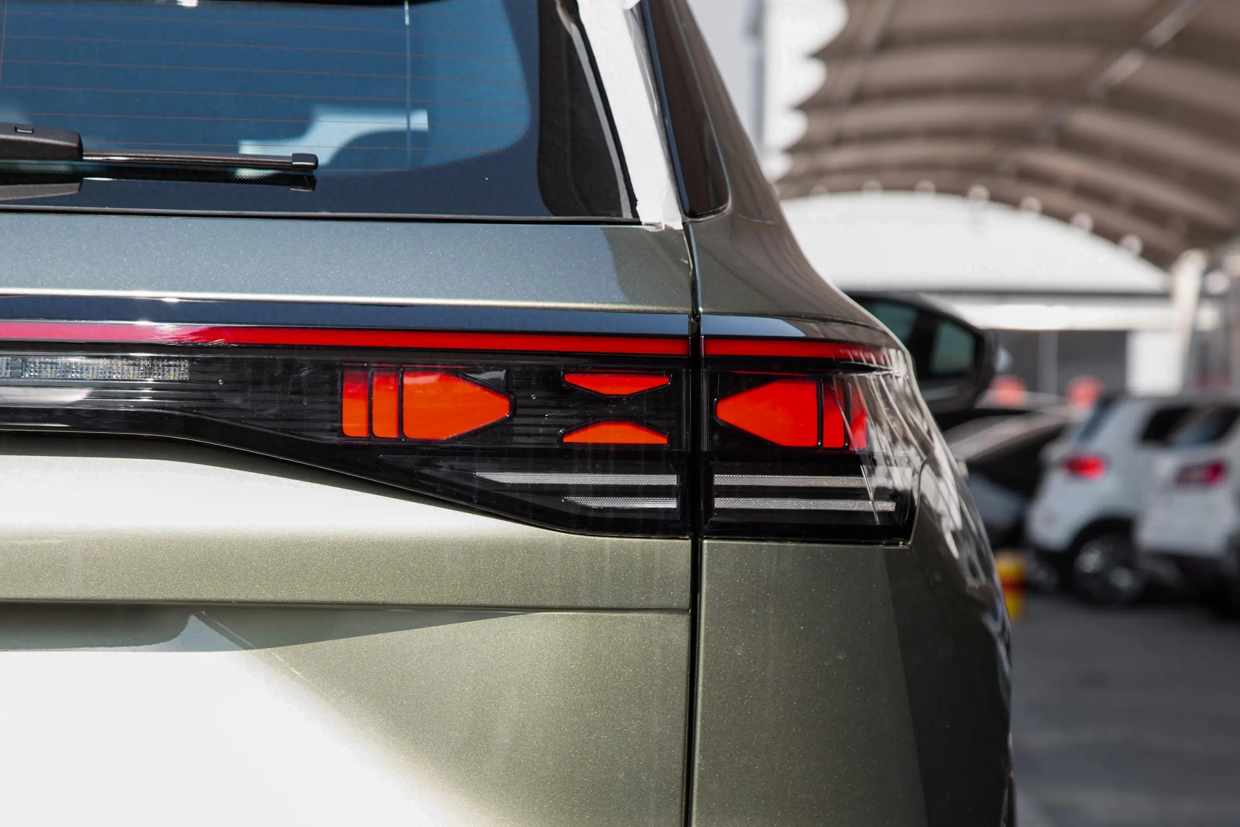 探岳家族第100万辆车下线 燃油车份额紧缩下力推“油电同权”