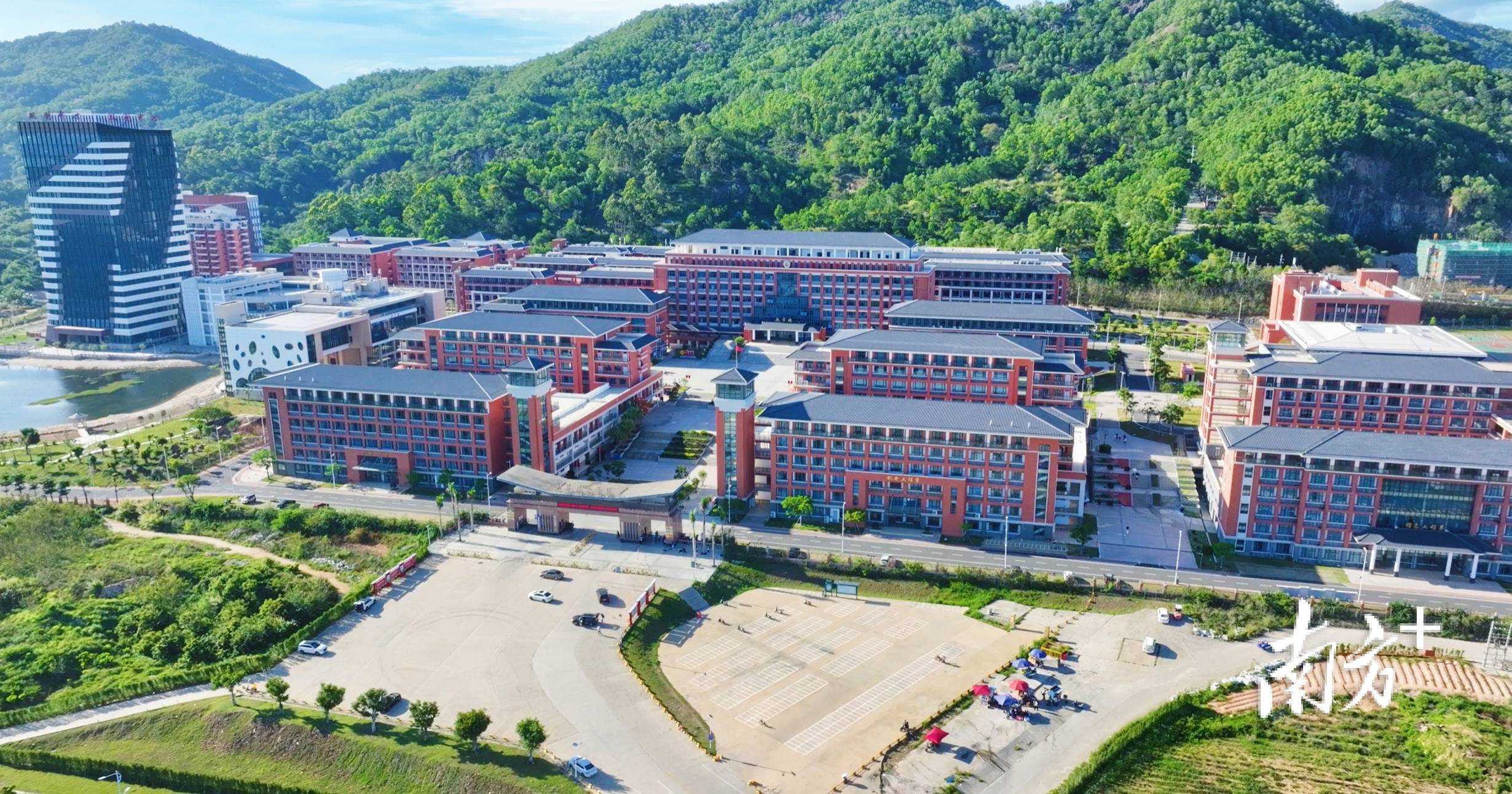 比亚迪在广东汕尾投资成立工业公司