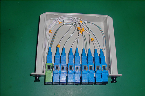 光迅科技获得实用新型专利授权：“一种高功率自由空间波分复用器件”