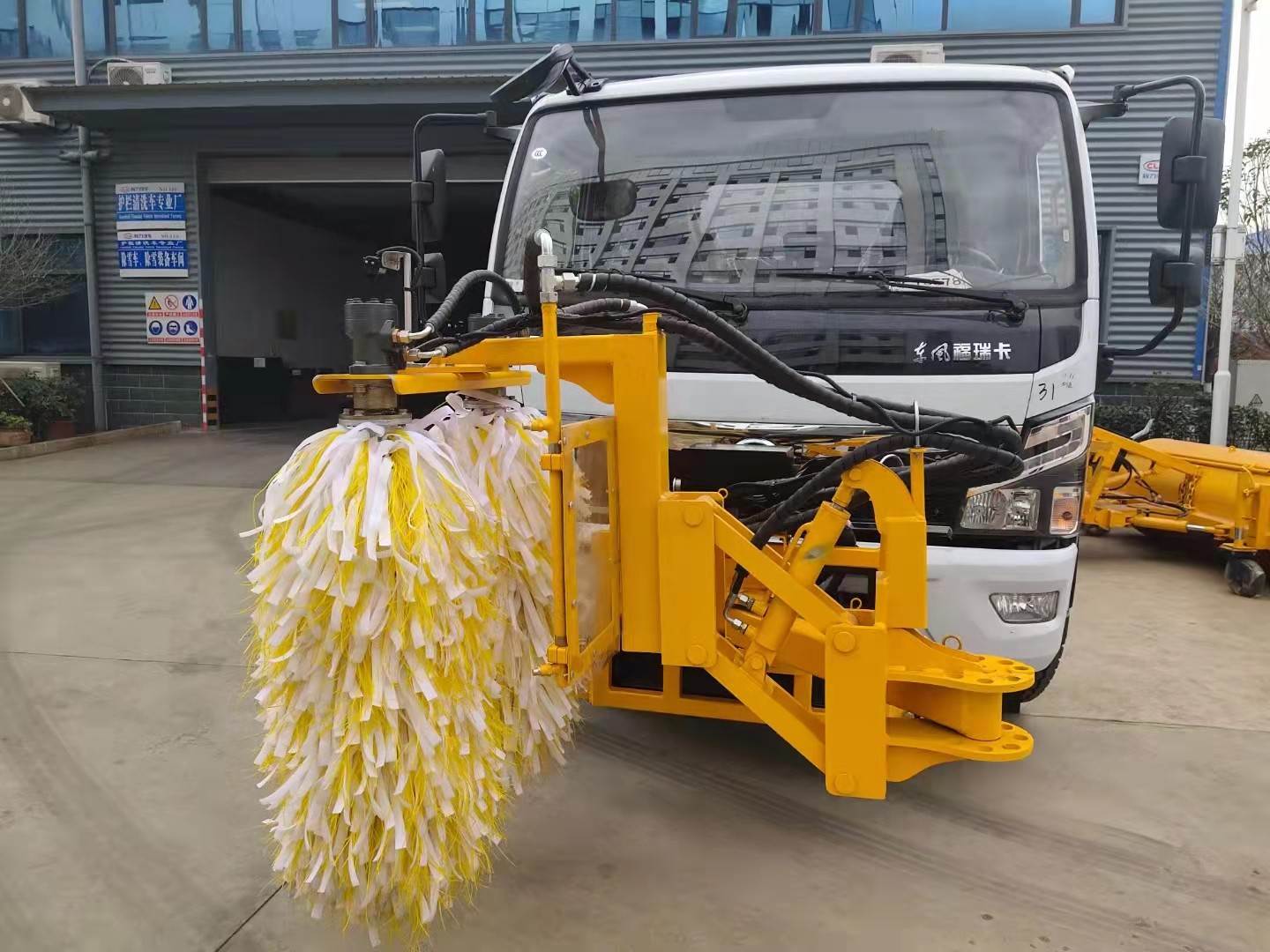 福龙马获得发明专利授权：“护栏清洗机构控制系统及护栏清洗车”