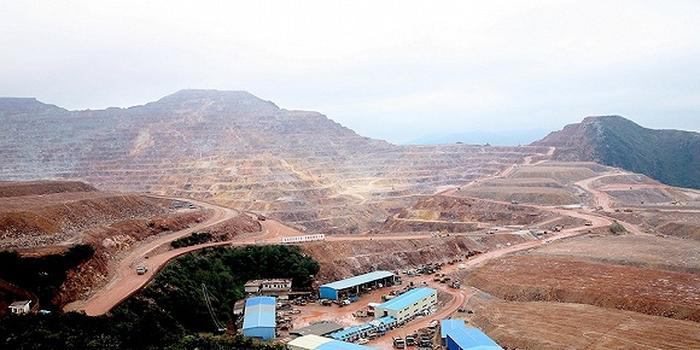 “连续发生多次地震，地下水位急剧上升”，紫金矿业旗下最大铜矿发生淹井！公司股价年内涨近30%，市值超5000亿元