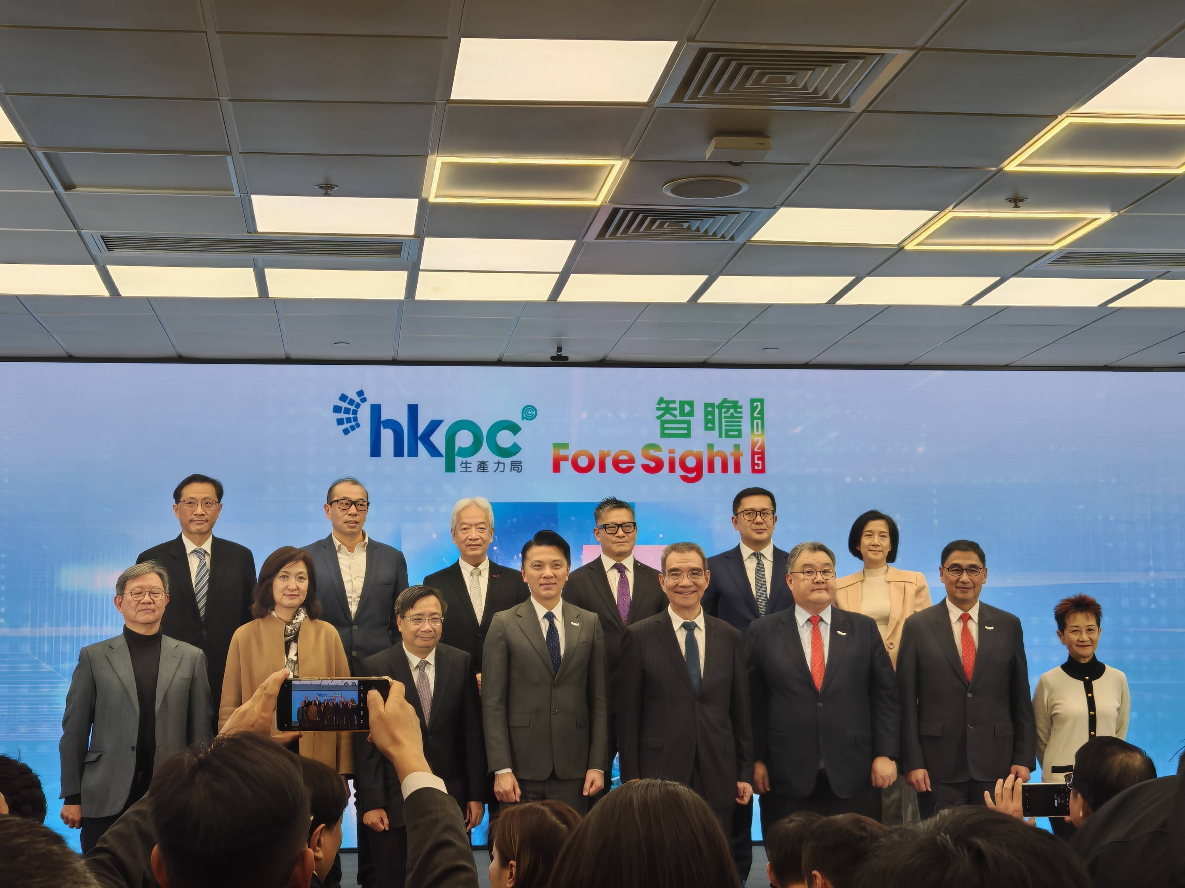 共话崛起，同绘蓝图――“看?中国汽车崛起之路”主题论坛在2025香港车博会期间举办