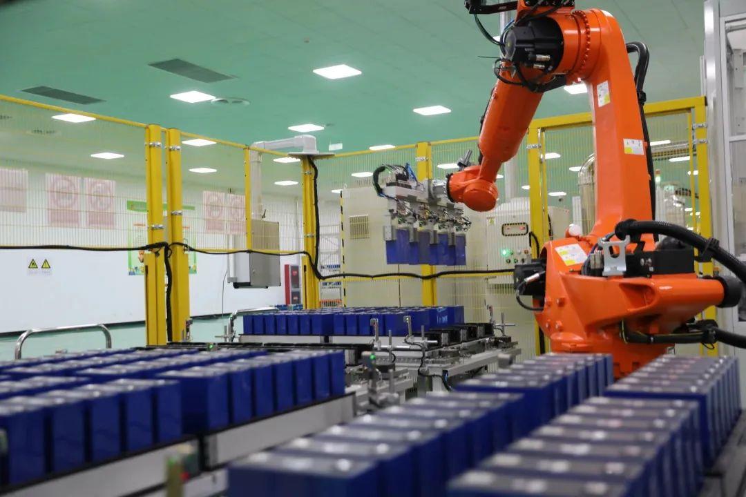 用空气发电,盐穴里的“超级充电宝”——探访全球在建单机功率最大压缩空气储能电站