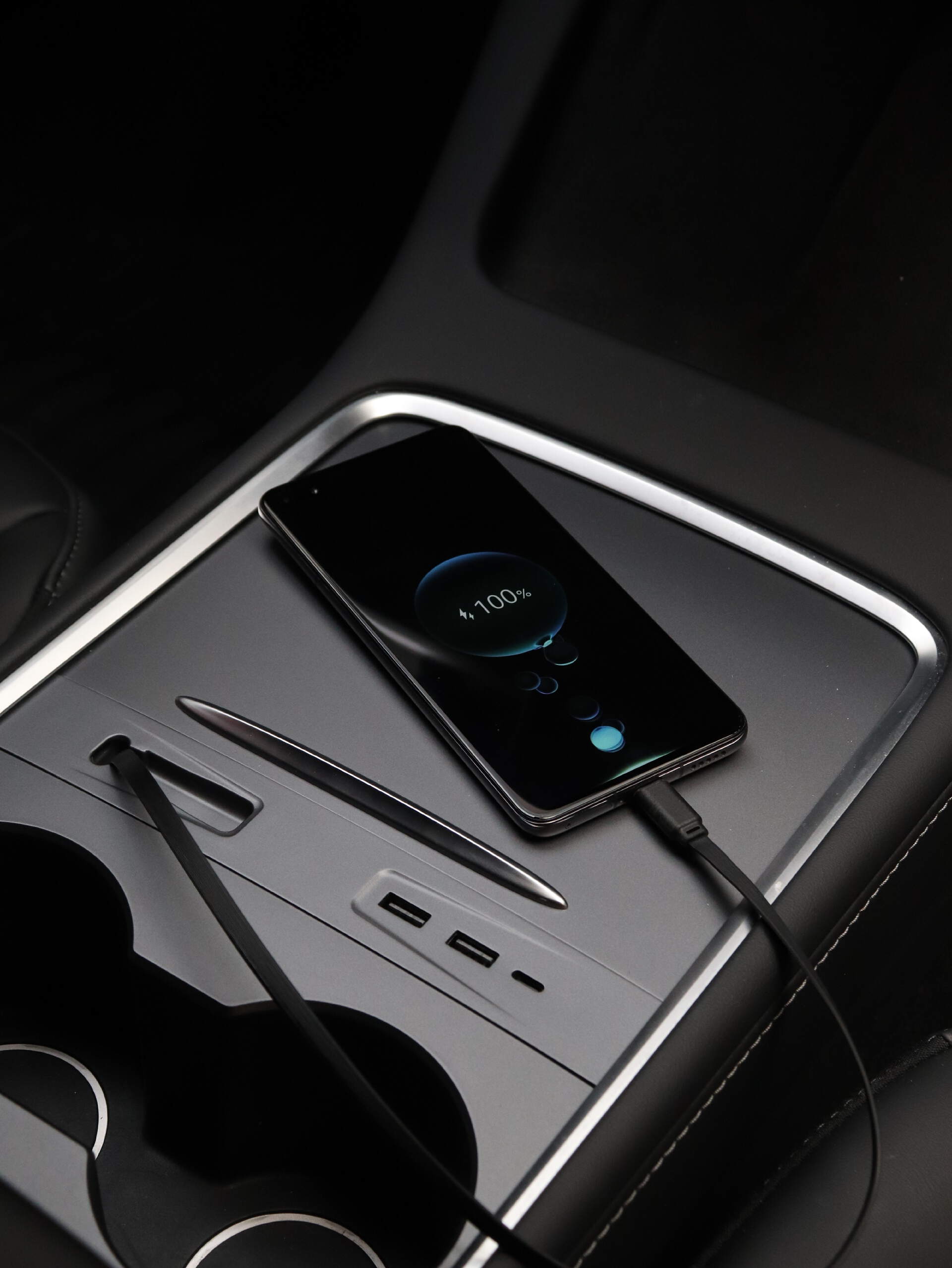 精研科技获得发明专利授权:“扶手箱用控制模块及车载扶手箱”