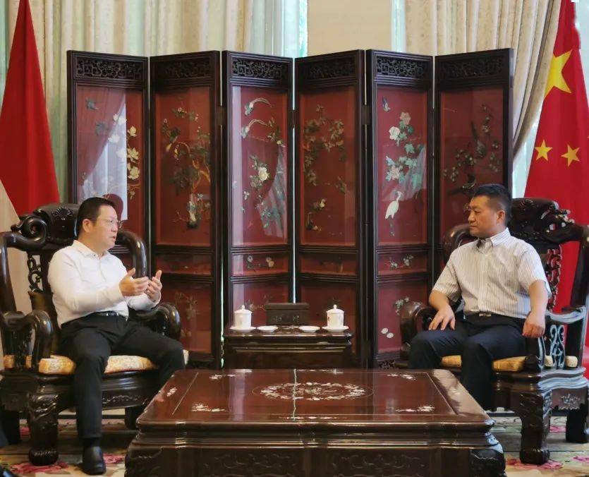 王鹏参赞拜会塞财政部长班古拉