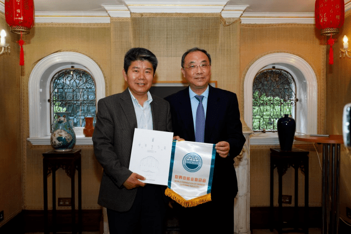 王鹏参赞拜会塞财政部长班古拉