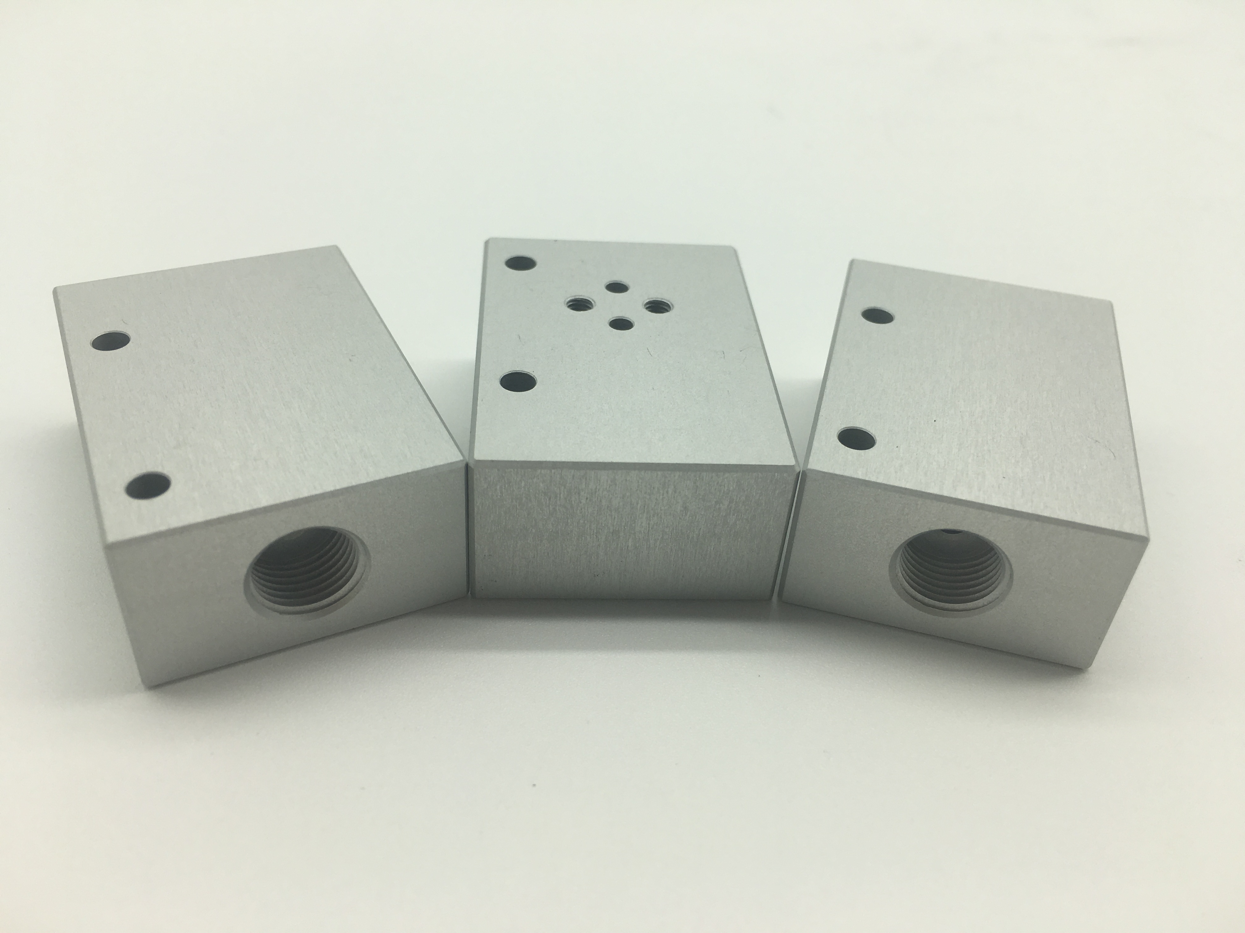 先锋精科获得实用新型专利授权：“一种用于半导体精密零部件的去毛刺工作台”