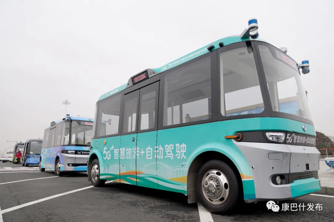 “车路云一体化” 让“聪明车”跑上“智慧路”