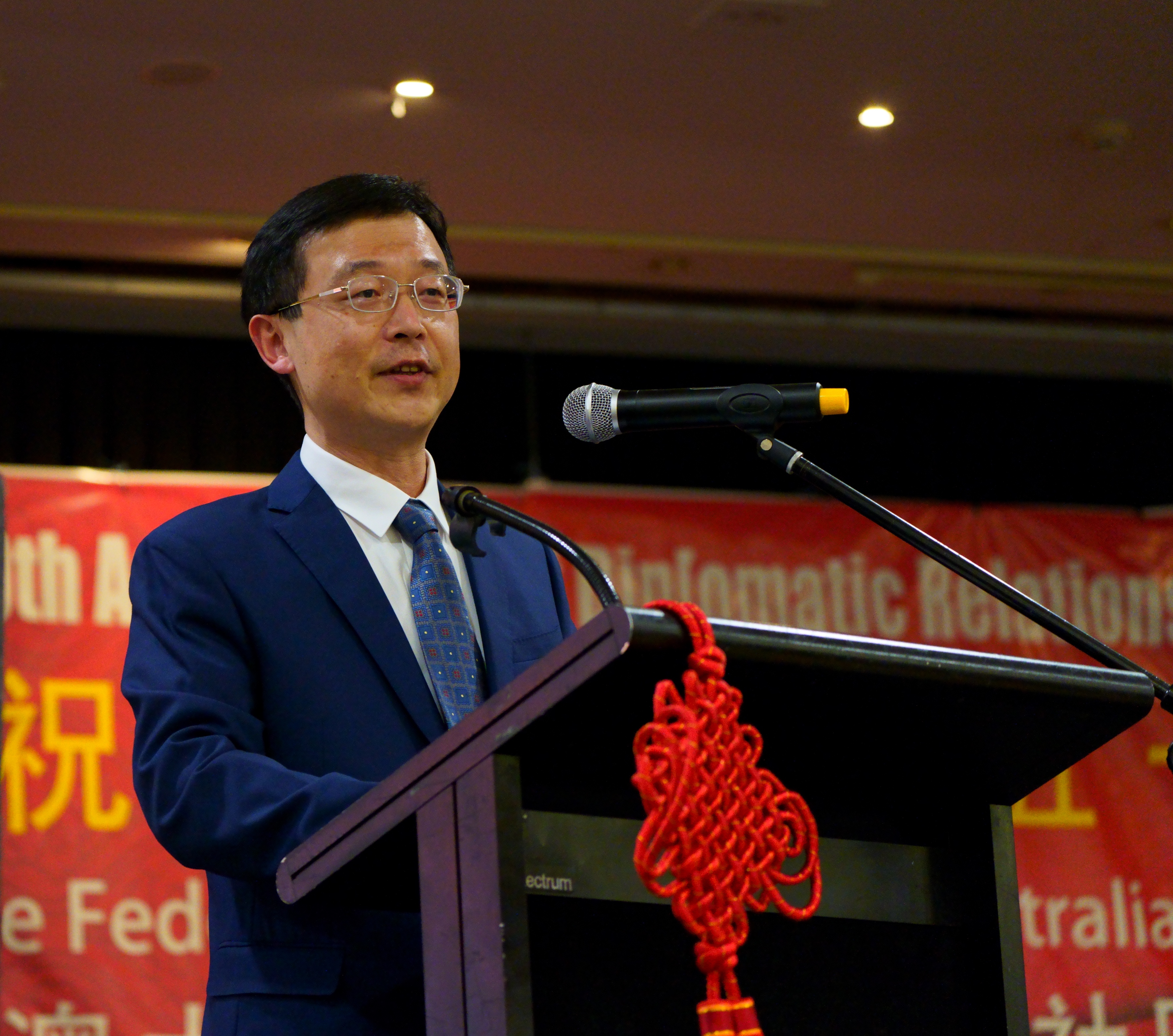 杨舒总领事出席加拿大中华总商会庆祝中加建交55周年暨商会成立30周年晚宴