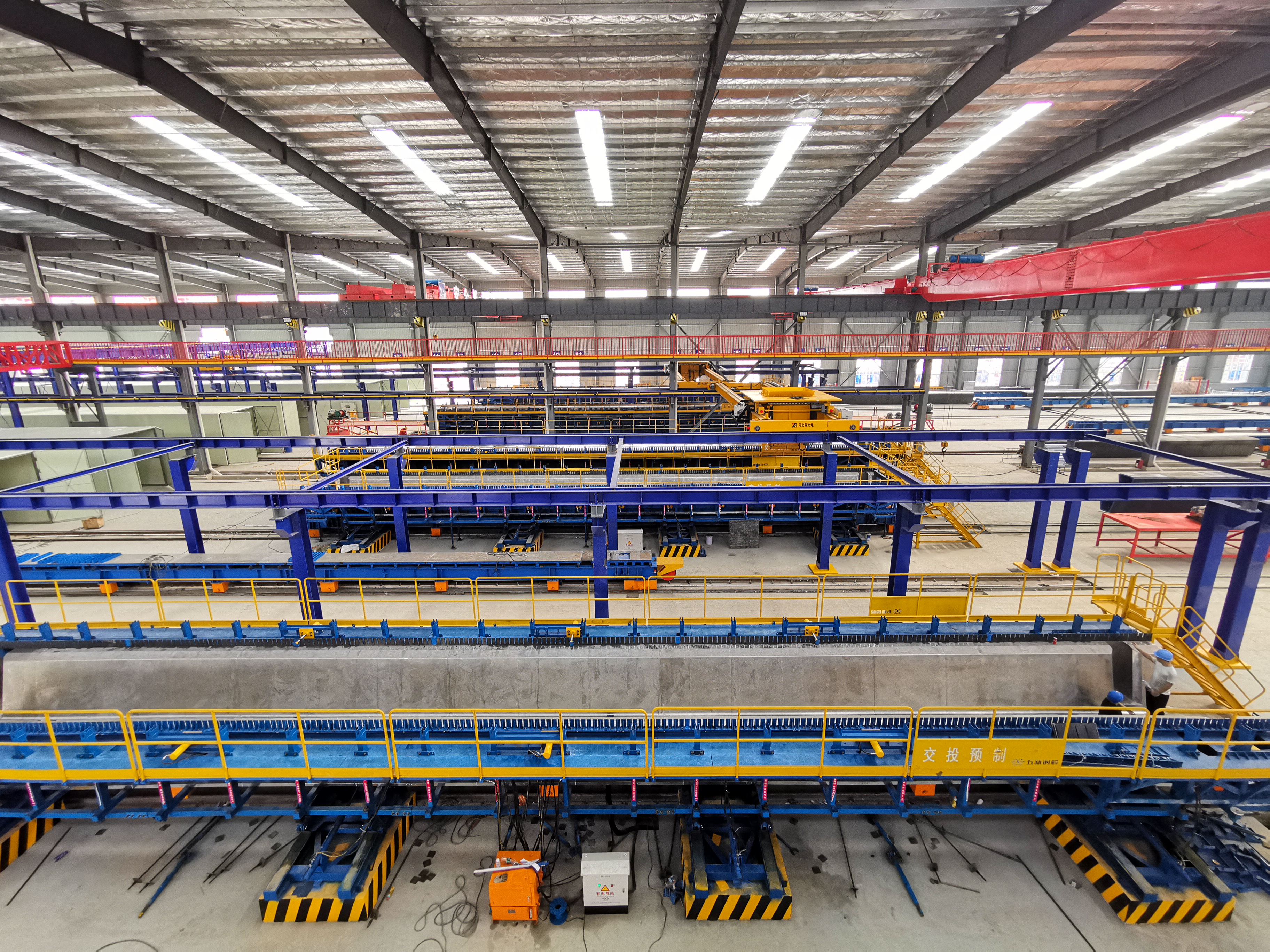 长鸿高科筹划重大资产重组，涉及进口替代生产工艺，多项业务投产助力长期发展