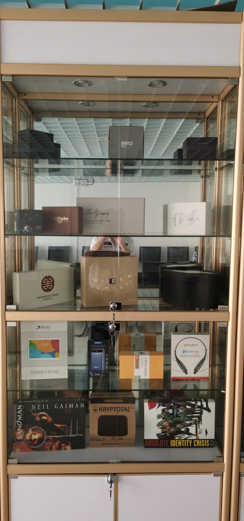 中荣股份：公司主要产品包括折叠彩盒、礼盒、彩箱、纸浆模塑、标签、促销工具等