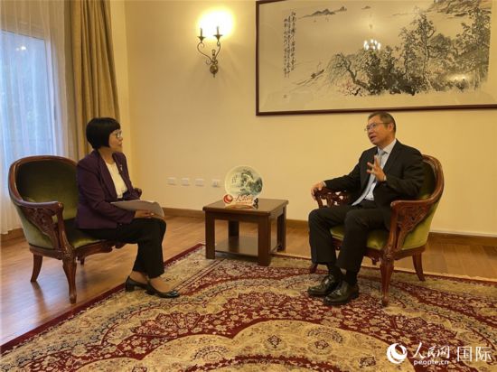 吕瑞浩公参会见非盟委员会卫生和人道事务司司长胡里奥