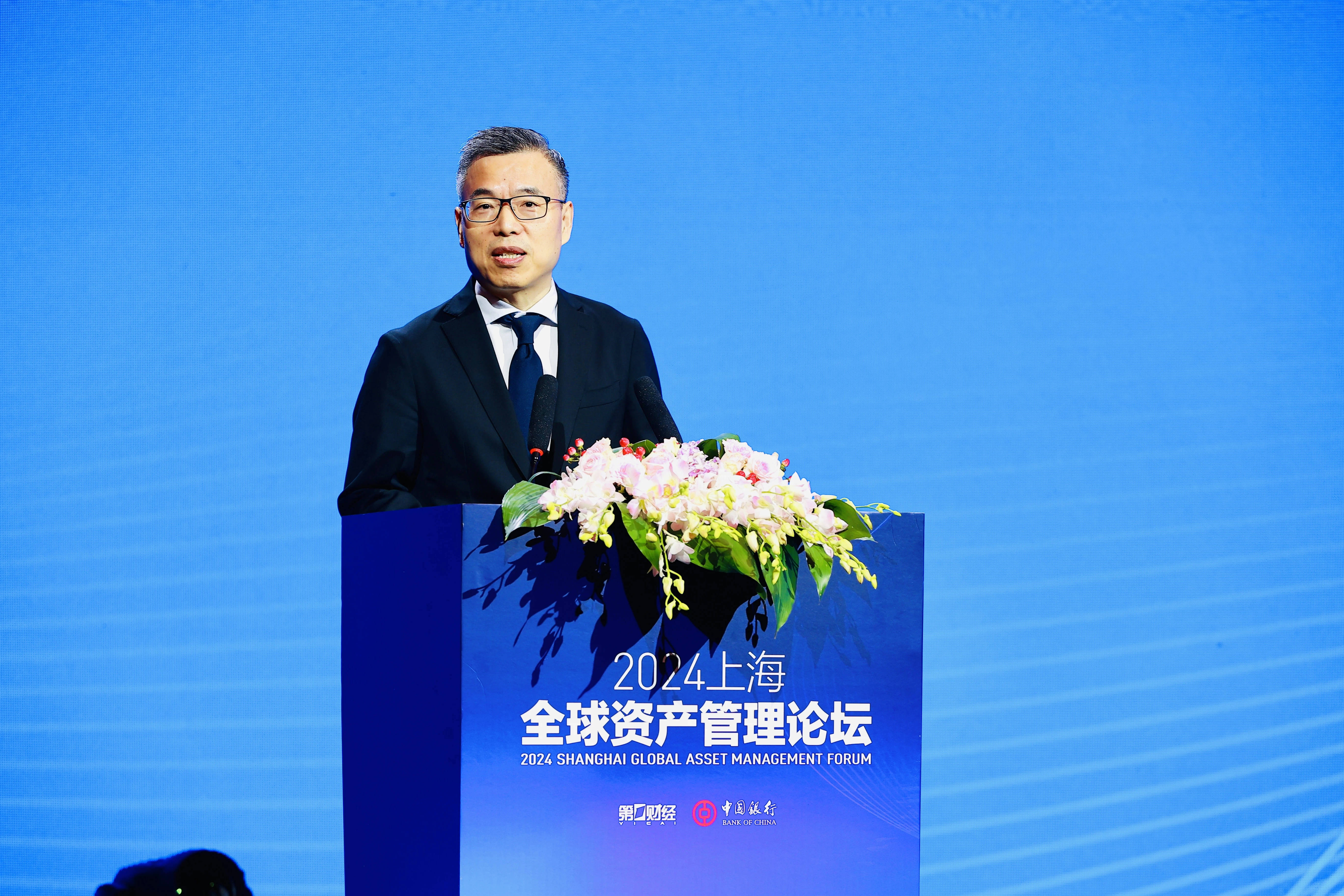 上海市商务委主任朱民会见阿布扎比投资办公室总干事巴德尔・奥拉马一行