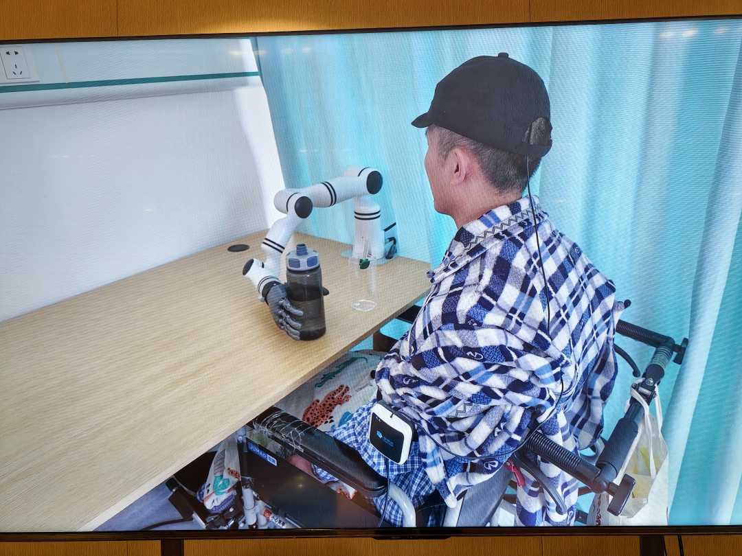 中国首例侵入式脑机接口临床试验成功——意念下棋 科幻成真