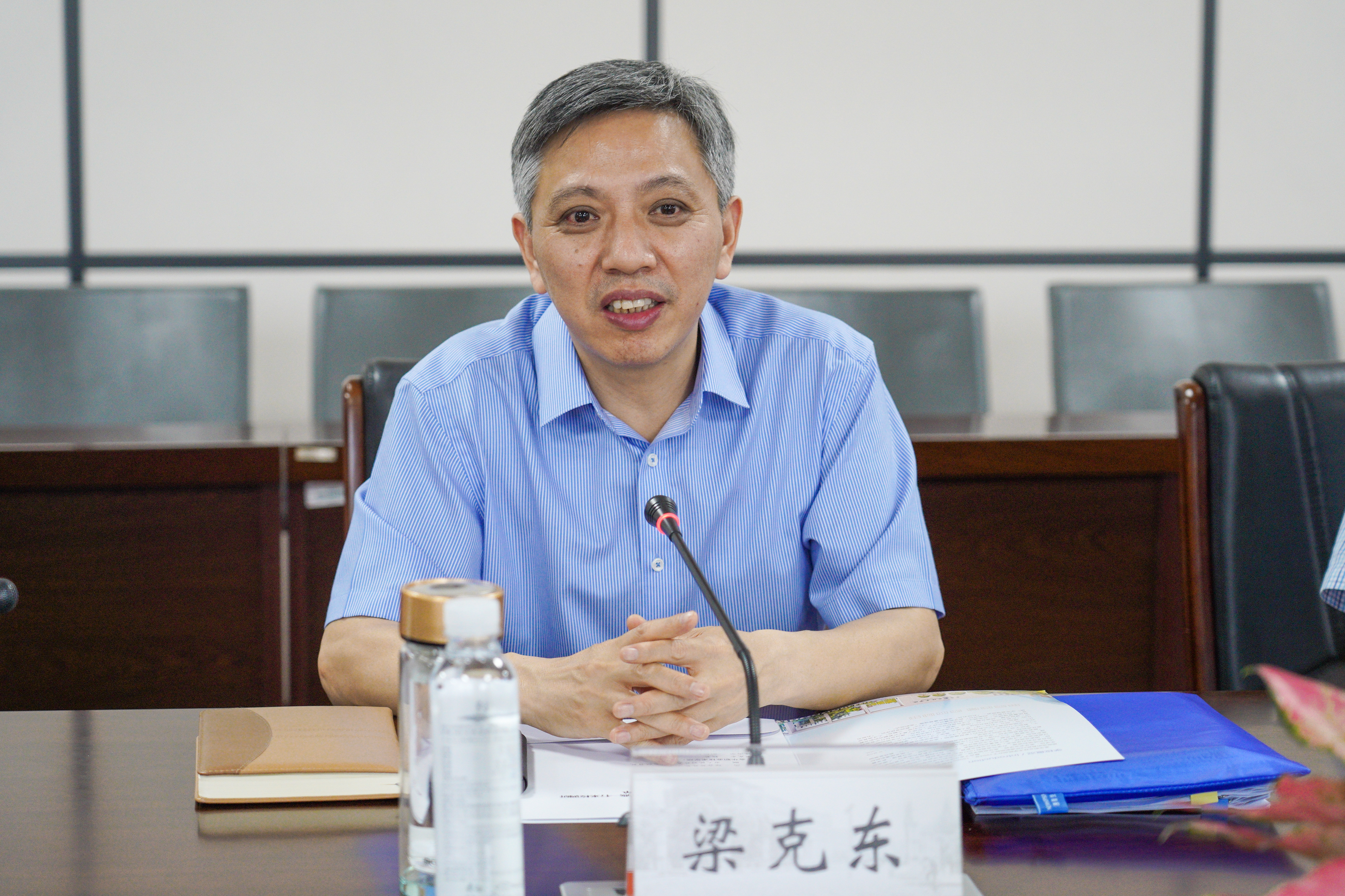 于维华参赞会见河北地质大学非洲资源与环境中心主任一行