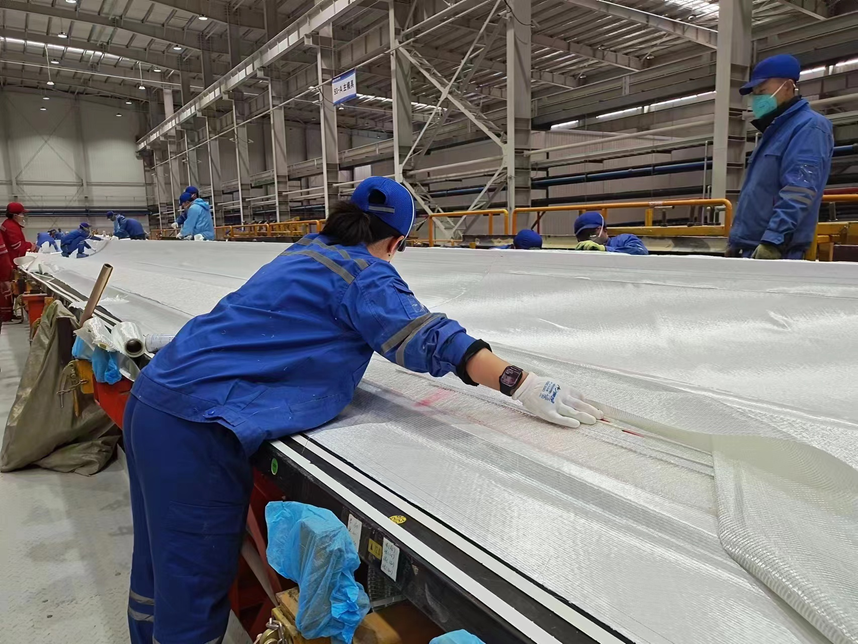 中材国际获得发明专利授权：“一种用于窑尾预热器的角度调节撒料装置”