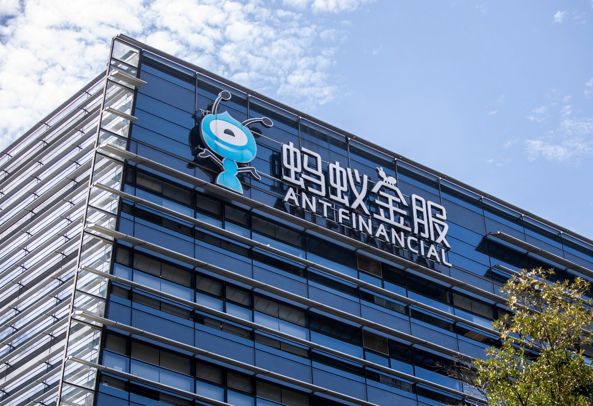 蚂蚁集团携多款AI应用亮相WAIC,AI健康管家AQ获双项大奖、服务用户超1亿