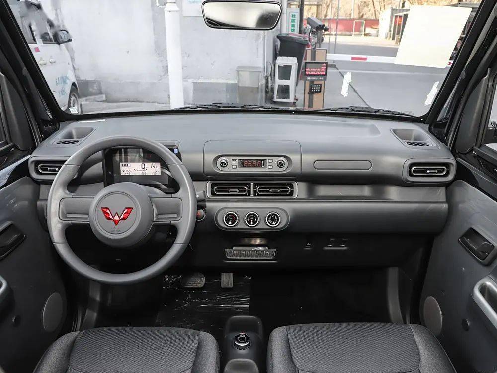 五菱之光EV新车型增加续航，5万块的生产力工具成色几何？