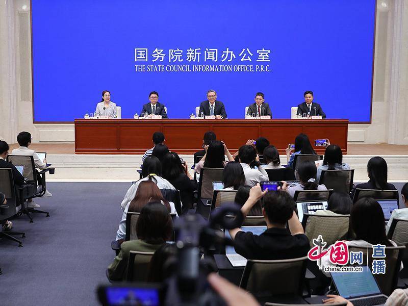 商务部国际贸易谈判代表兼副部长李成钢会见瑞典对外援助与外贸大臣杜萨